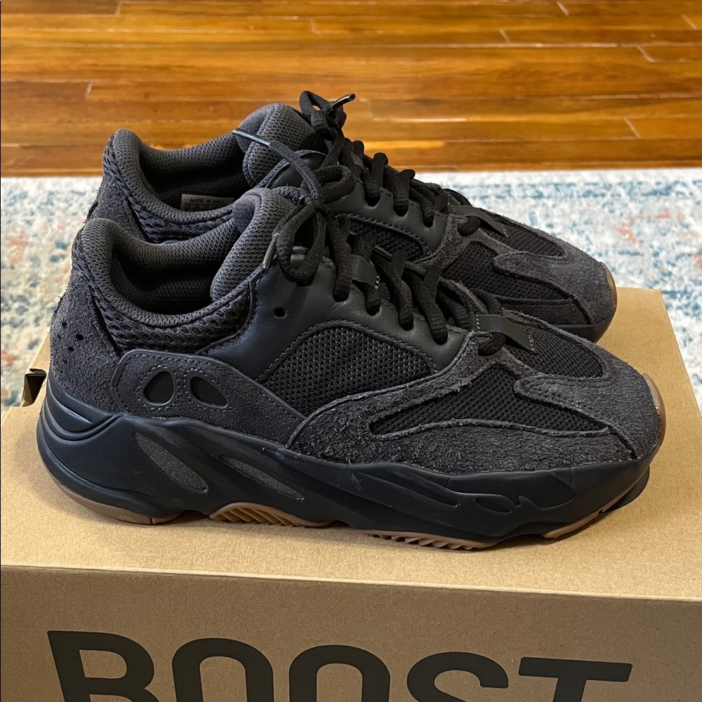 Black Yeezy Boost 700